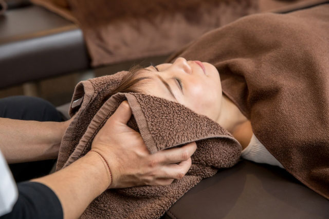 頭蓋骨矯正で慢性的な頭痛を改善